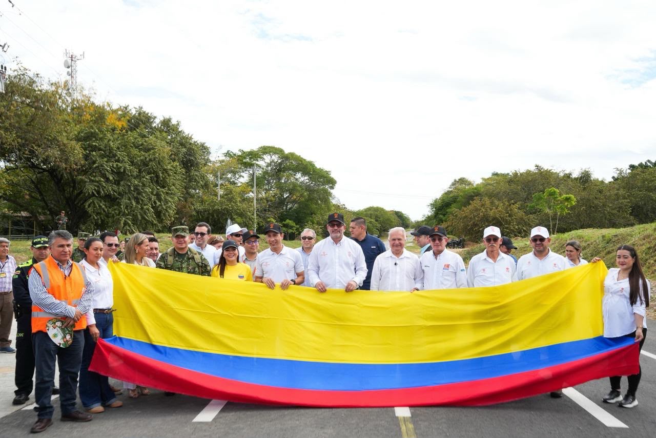 En funcionamiento 21.9 km entre Neiva y Campoalegre, Santana–Mocoa–Neiva