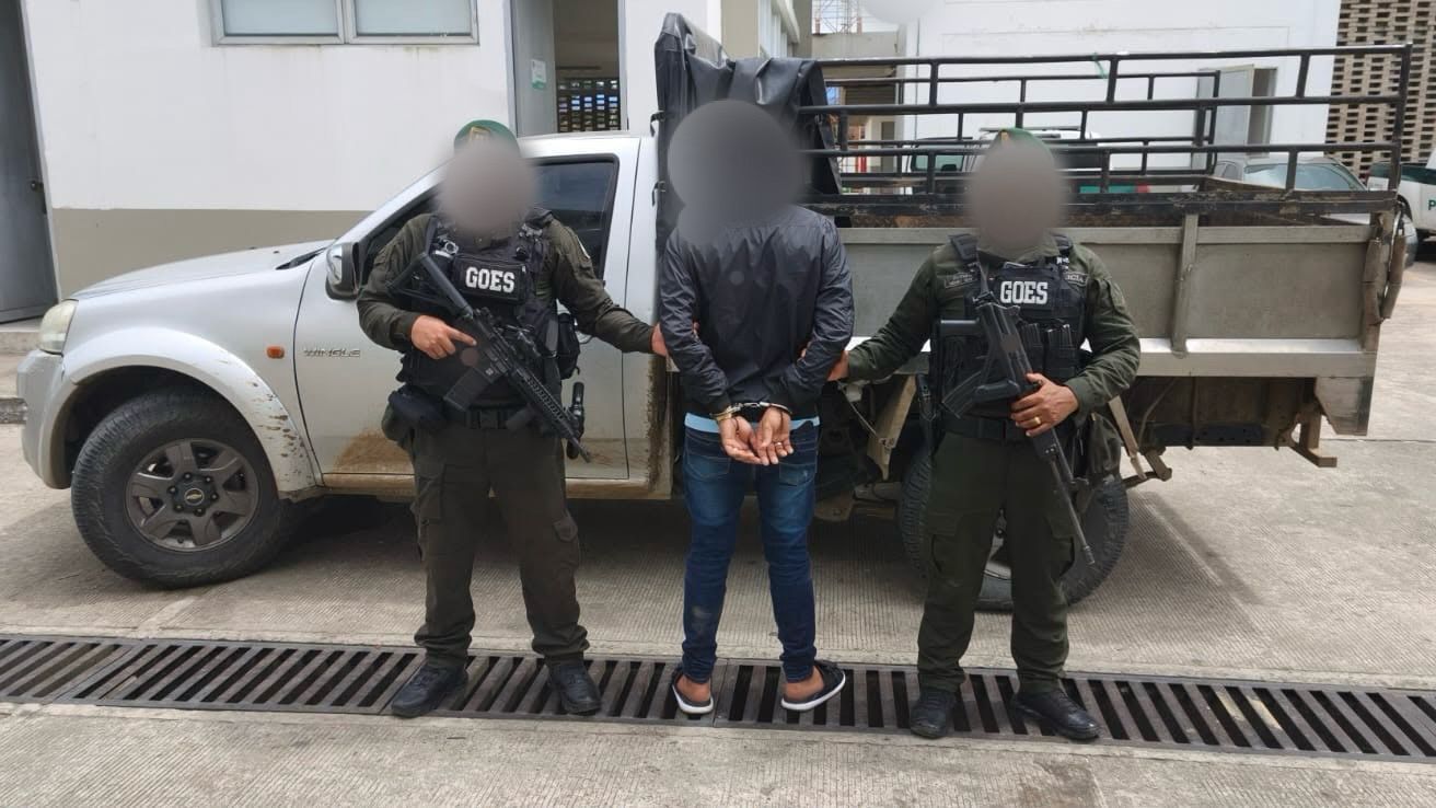 Capturan a un hombre y recuperan camioneta con requerimiento judicial desde Ecuador