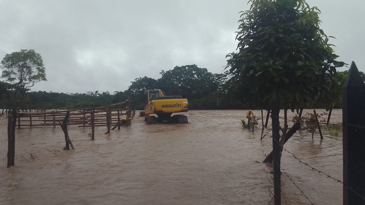 Río Guineo afecta vías y terrenos en La Paz, Villagarzón